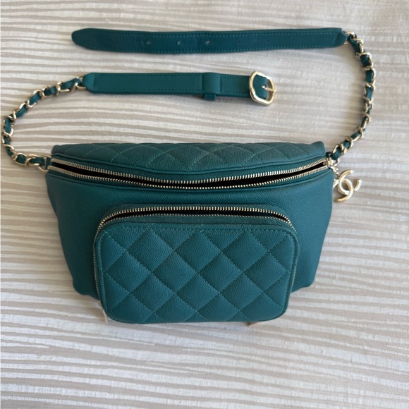 CHANEL Green Quilted WAIST BAG - BRAND NEW - Picture 1 of 4